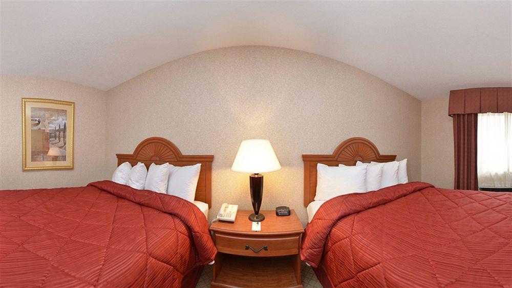 Quality Inn & Suites Woodstock Near Lake Geneva Εξωτερικό φωτογραφία
