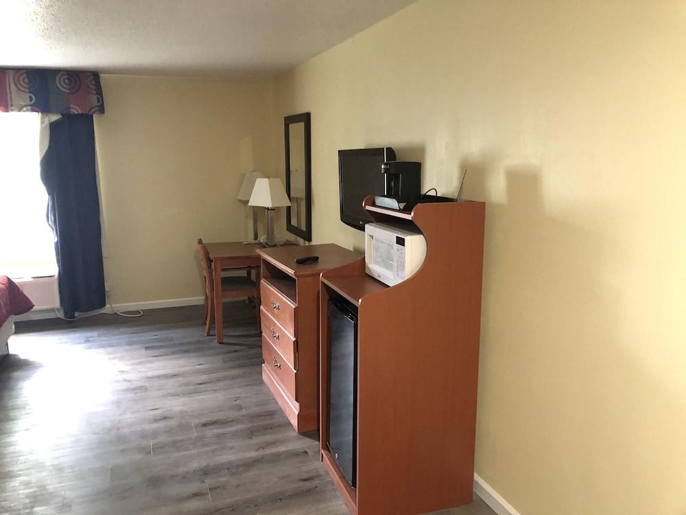 Quality Inn & Suites Woodstock Near Lake Geneva Εξωτερικό φωτογραφία
