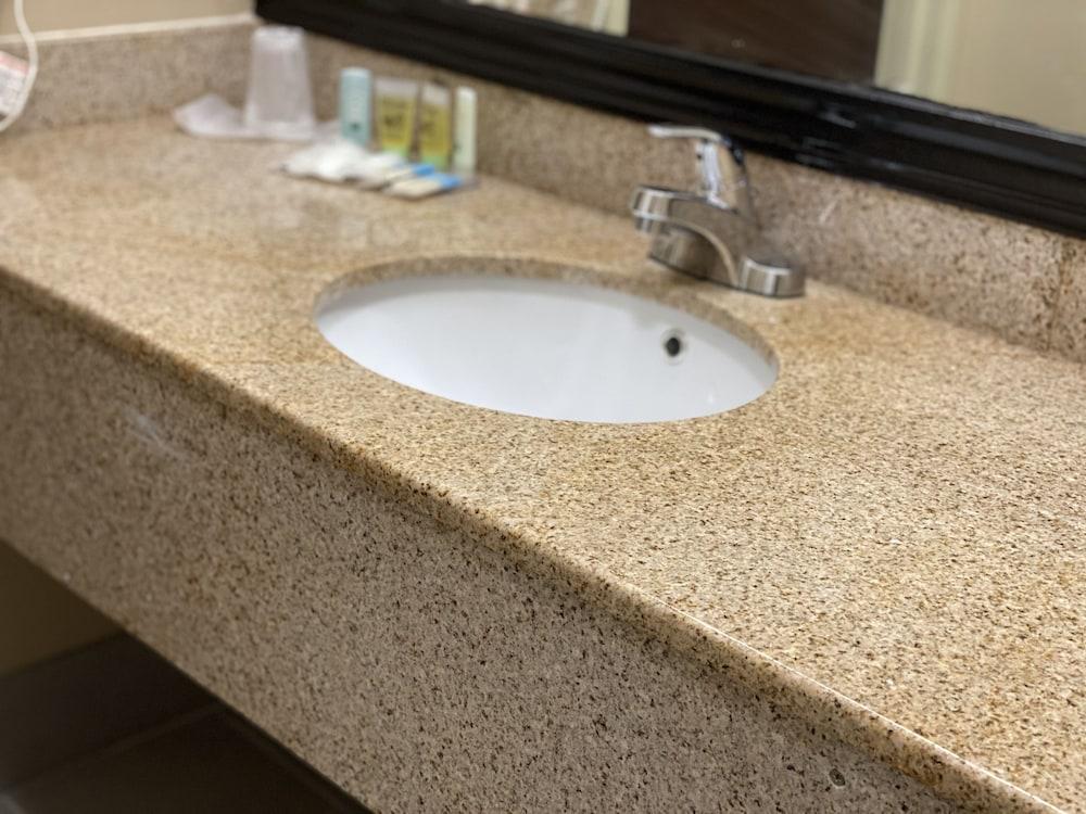 Quality Inn & Suites Woodstock Near Lake Geneva Εξωτερικό φωτογραφία