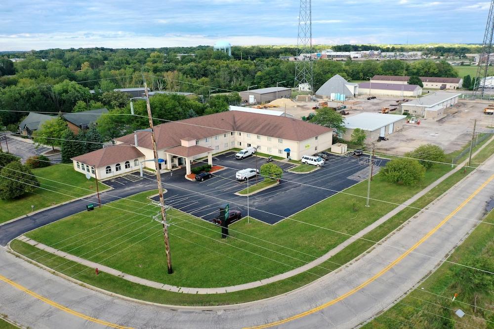 Quality Inn & Suites Woodstock Near Lake Geneva Εξωτερικό φωτογραφία