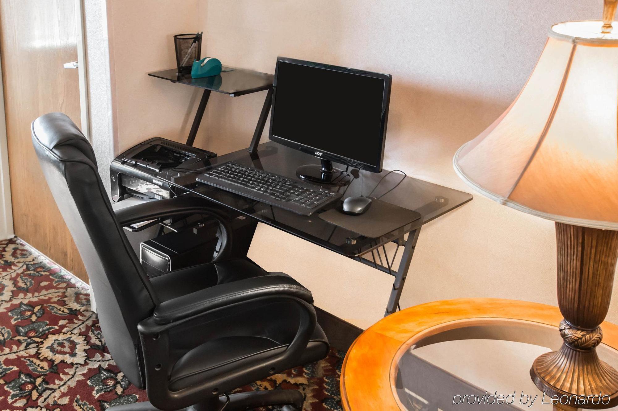 Quality Inn & Suites Woodstock Near Lake Geneva Εξωτερικό φωτογραφία
