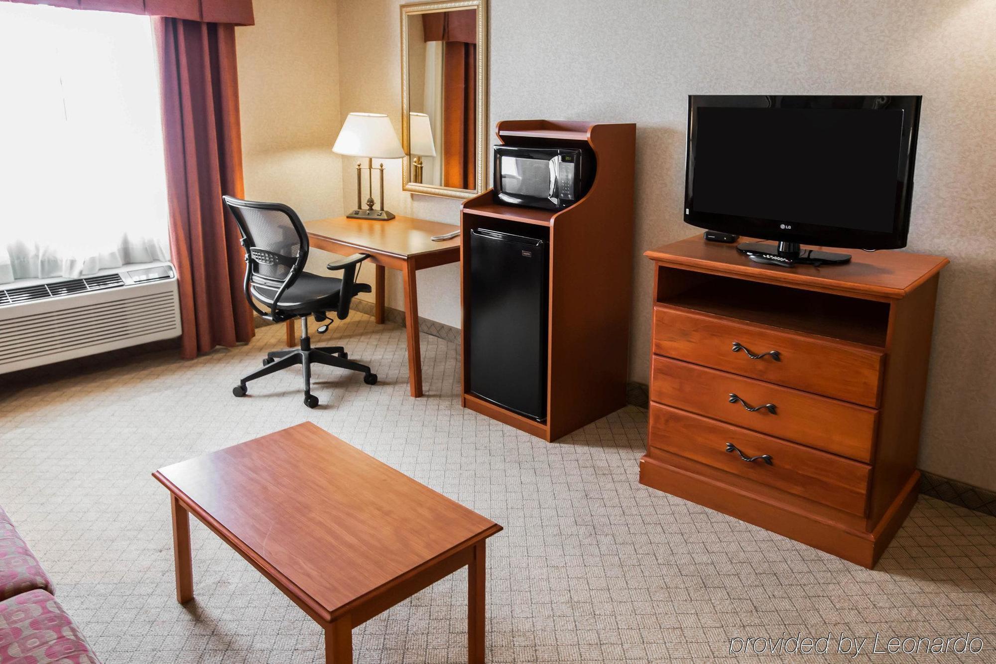 Quality Inn & Suites Woodstock Near Lake Geneva Εξωτερικό φωτογραφία