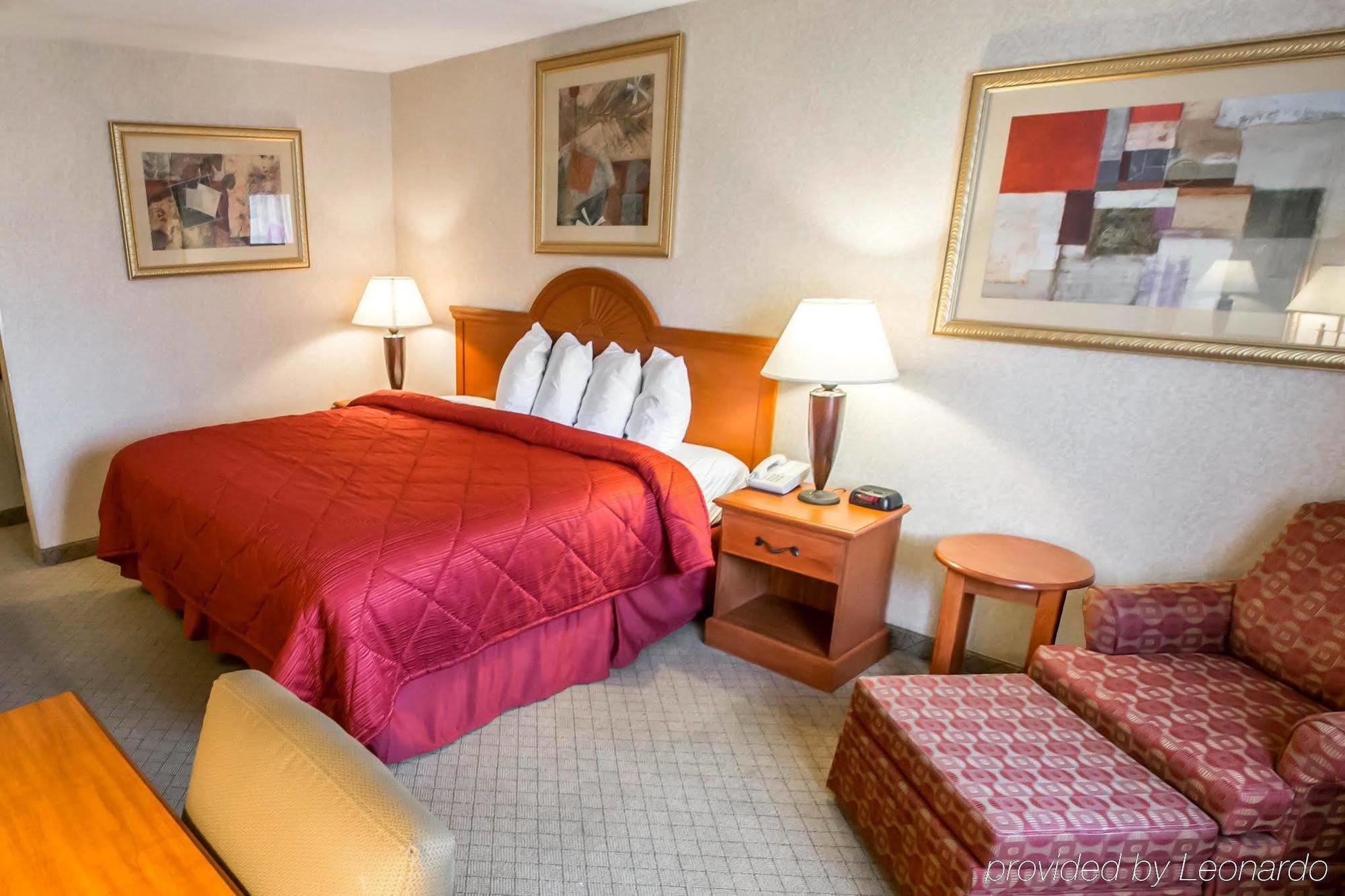 Quality Inn & Suites Woodstock Near Lake Geneva Εξωτερικό φωτογραφία