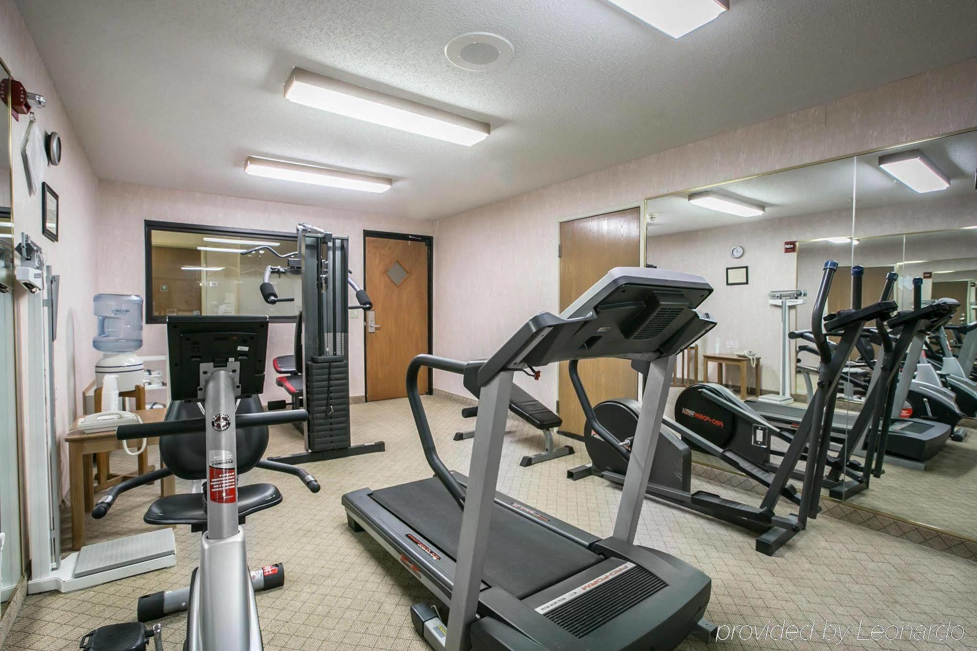 Quality Inn & Suites Woodstock Near Lake Geneva Εξωτερικό φωτογραφία
