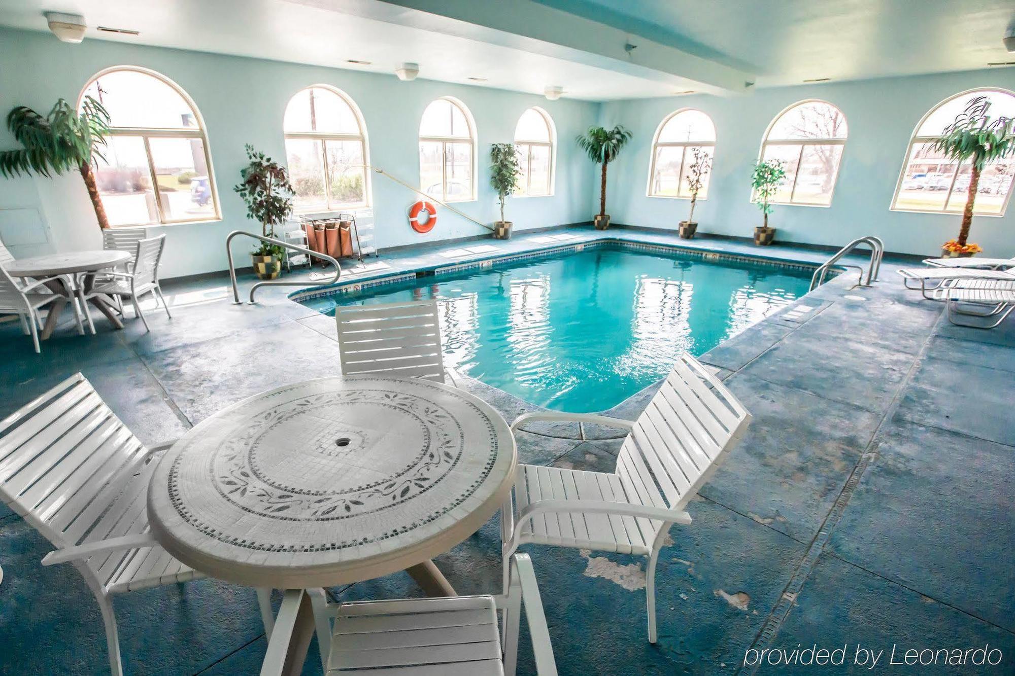 Quality Inn & Suites Woodstock Near Lake Geneva Εξωτερικό φωτογραφία