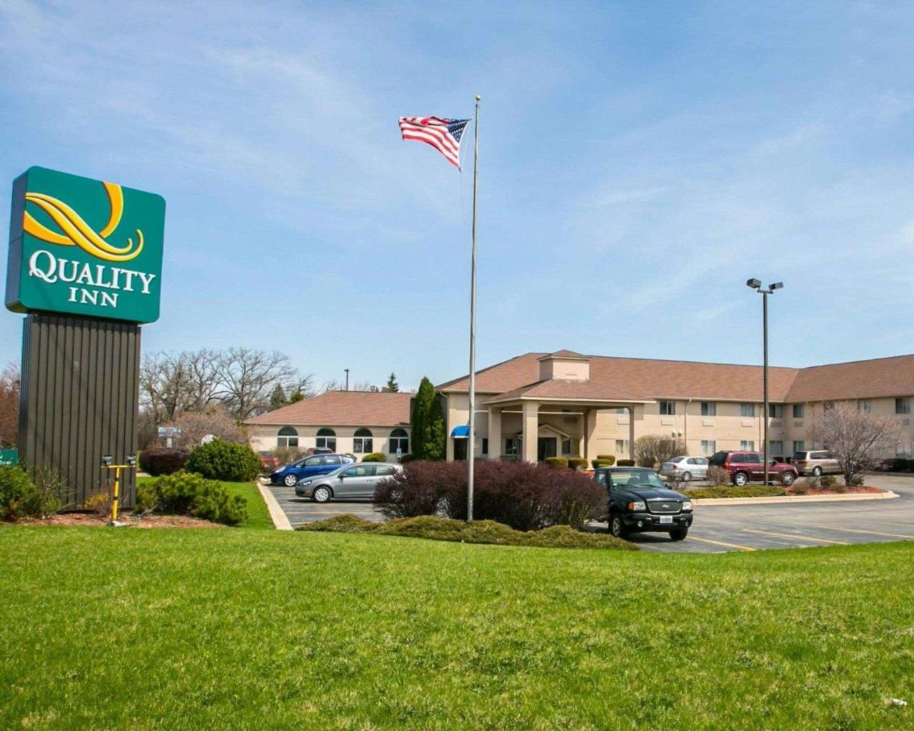 Quality Inn & Suites Woodstock Near Lake Geneva Εξωτερικό φωτογραφία