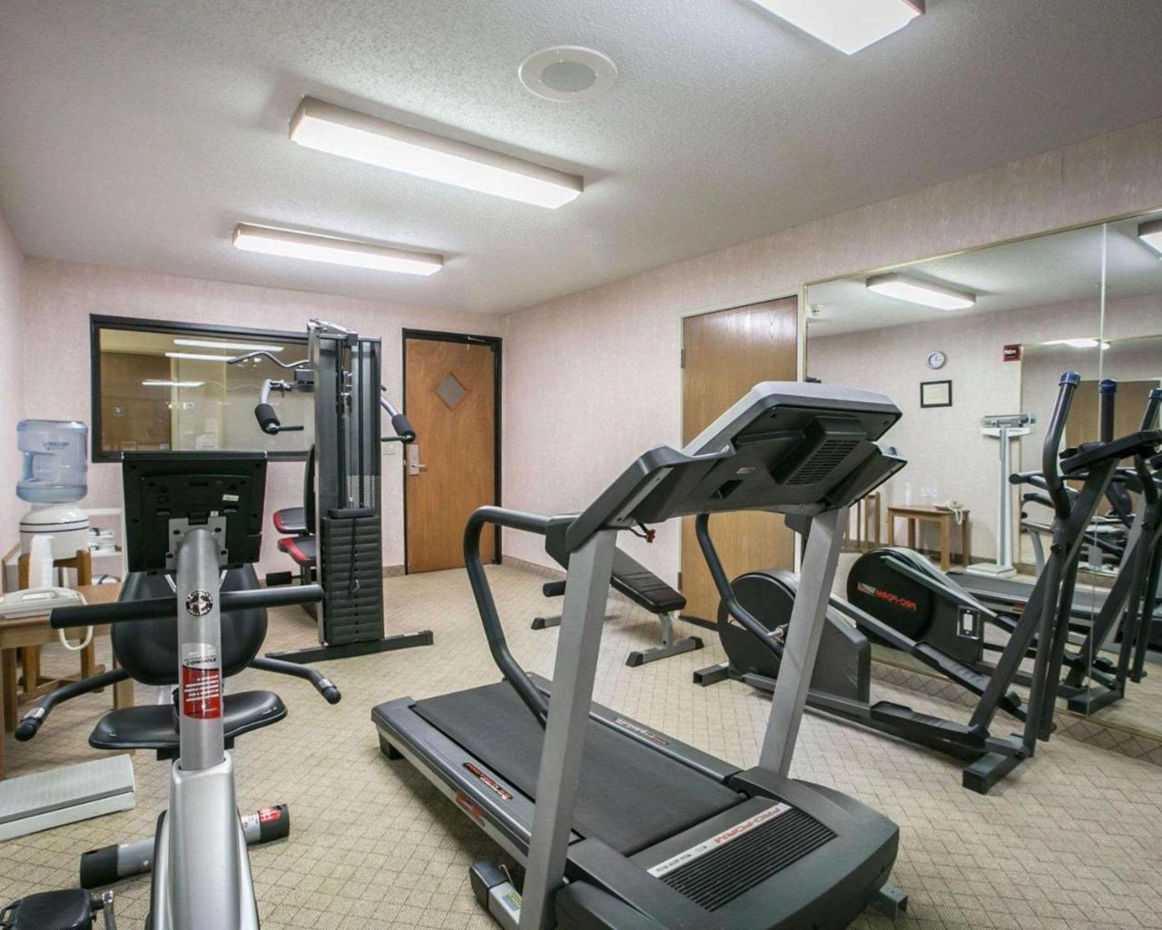 Quality Inn & Suites Woodstock Near Lake Geneva Εξωτερικό φωτογραφία
