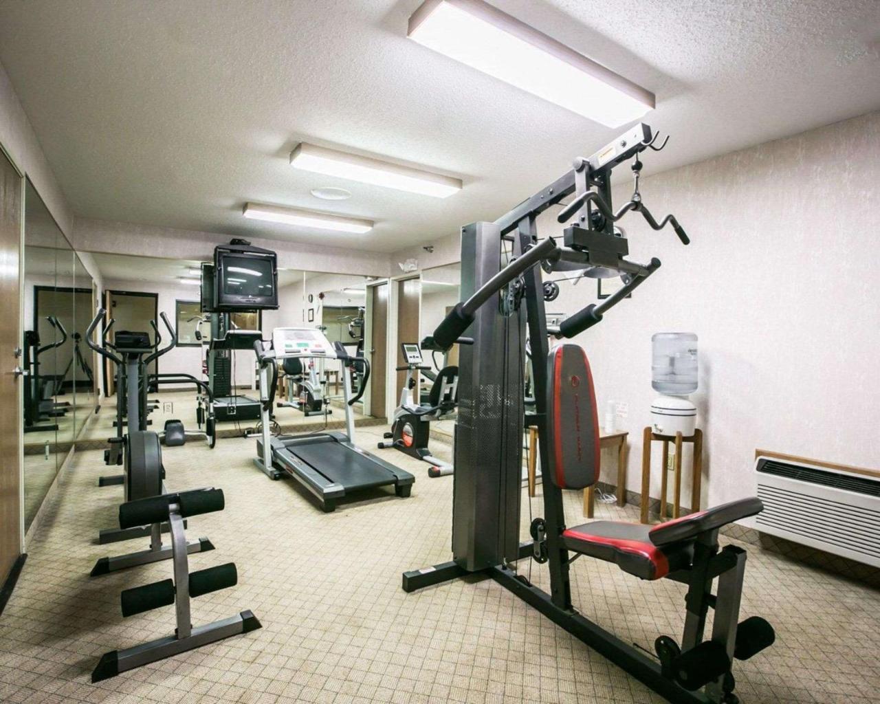 Quality Inn & Suites Woodstock Near Lake Geneva Εξωτερικό φωτογραφία